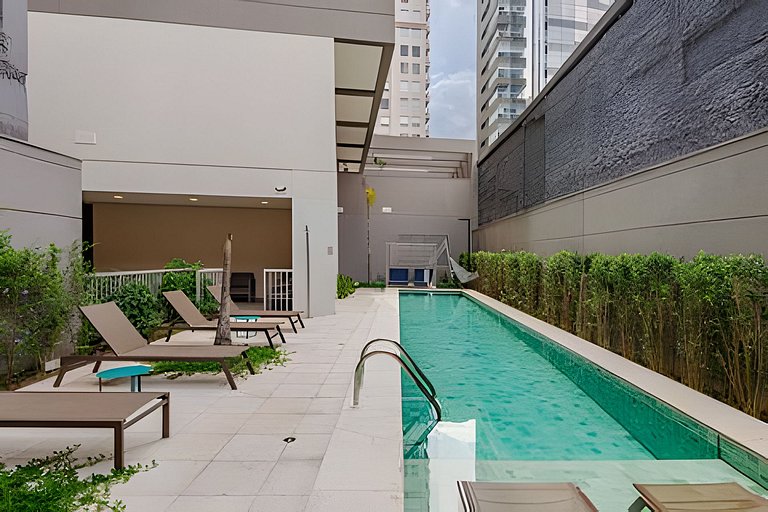 Apê Faria Lima | Metrô 1min • Piscina • Ar • Wi-fi